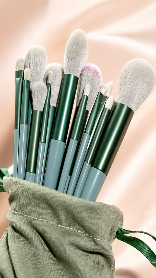 13 Piece Makeup Brush Set with Velvet Pouch | Gift Set for Women